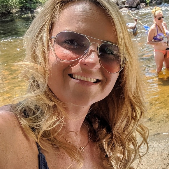 Meet your Posher, Renee - Picture 2 of 2